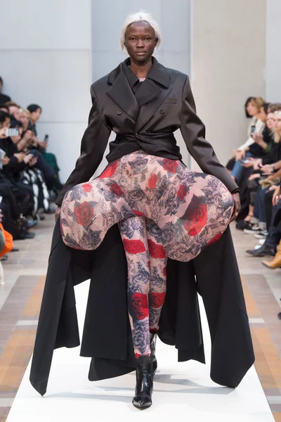 Look 30